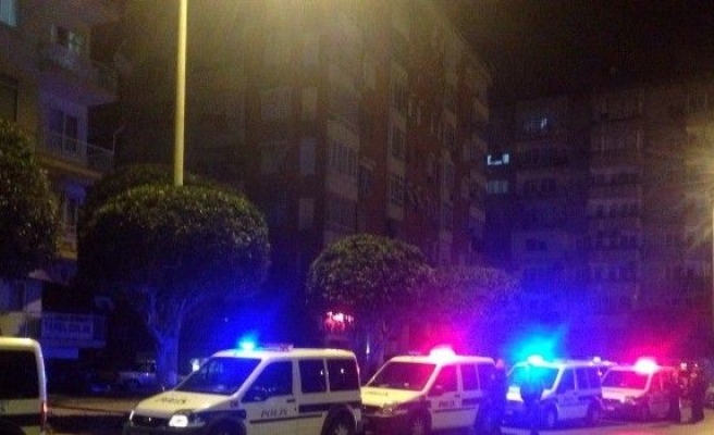 Antalya’da Silahlı Şahsa Polis Müdahalesi