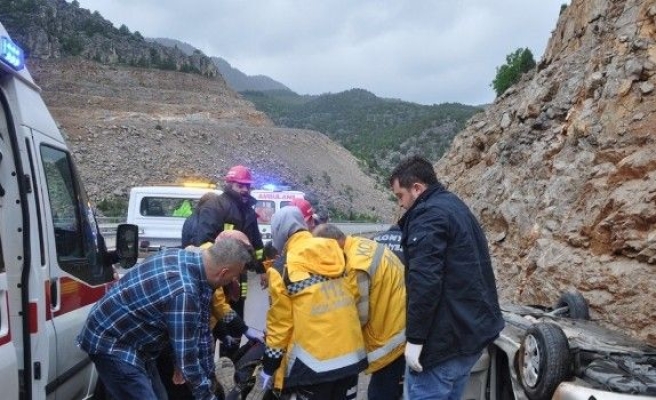 Araçta Sıkışan Yaşlı Kadınları İtfaiye Kurtardı