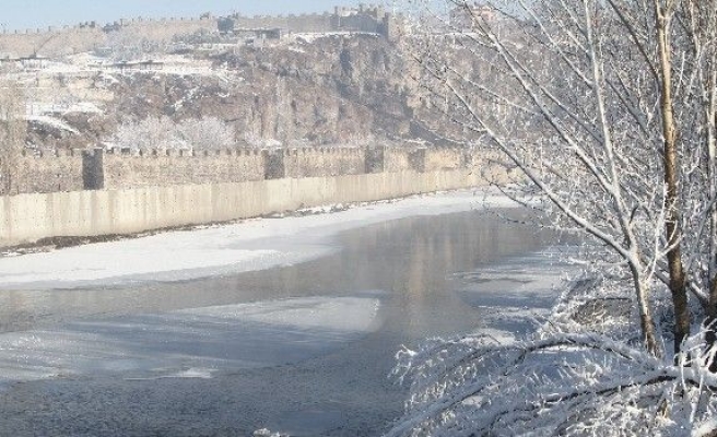 Ardahan’da bütün hayat buz tuttu