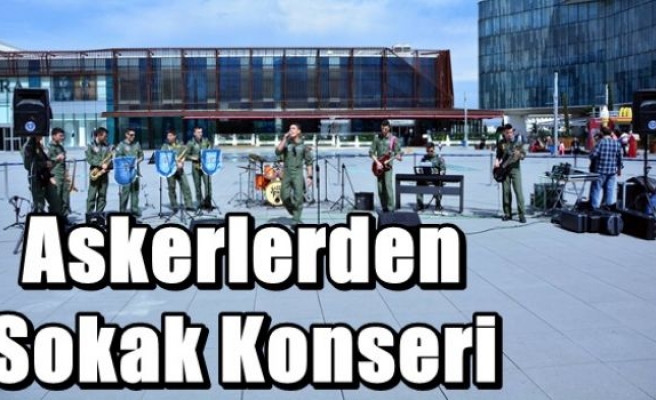 Askerlerden Sokak Konseri