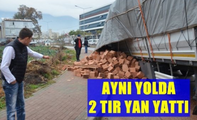 Aynı yolda 2 tır yan yattı