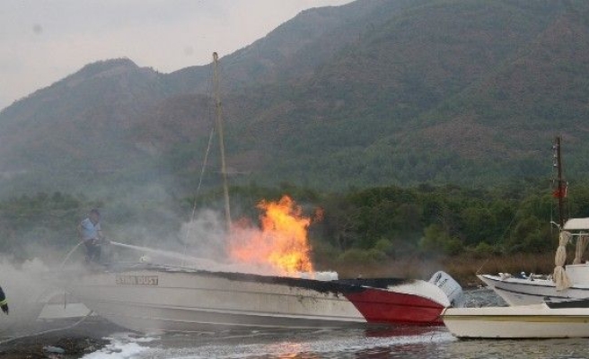 Bakım Sırasında Alev Alan Tekne Kül Oldu