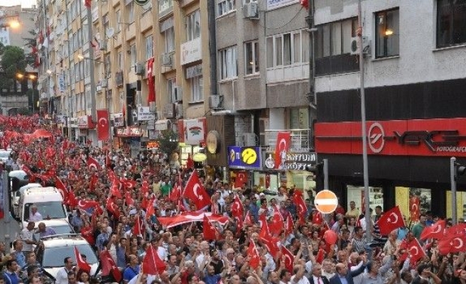 Balıkesir’de Şehide Saygı Teröre Lanet Yürüyüşü