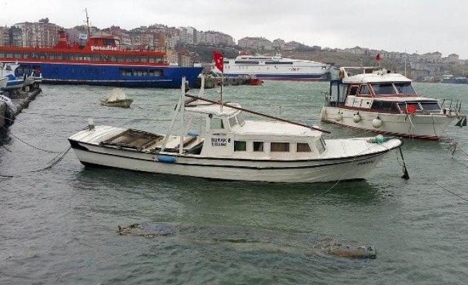 Bandırma’da Fırtına Balıkçı Teknelerini Batırdı