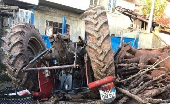 Bartın’da traktör devrildi: 4 yaralı