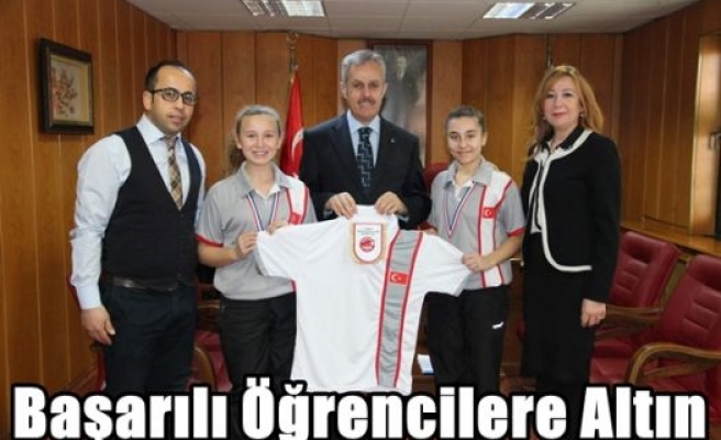 Başarılı Öğrencilere Altın