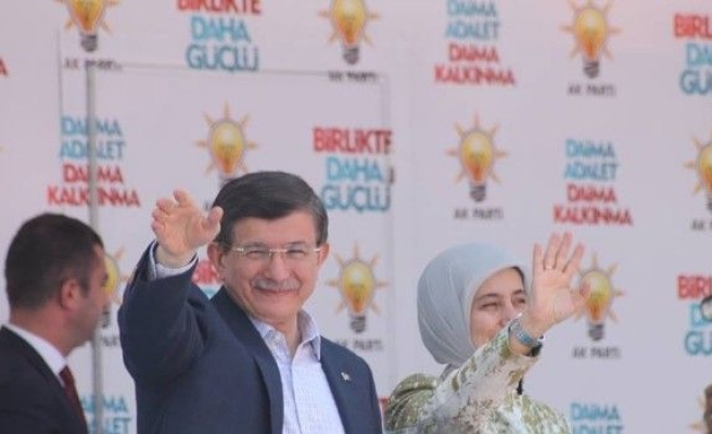 Başbakan Davutoğlu Osmaniye’de Bahçeli’yi Yuhalatmadı