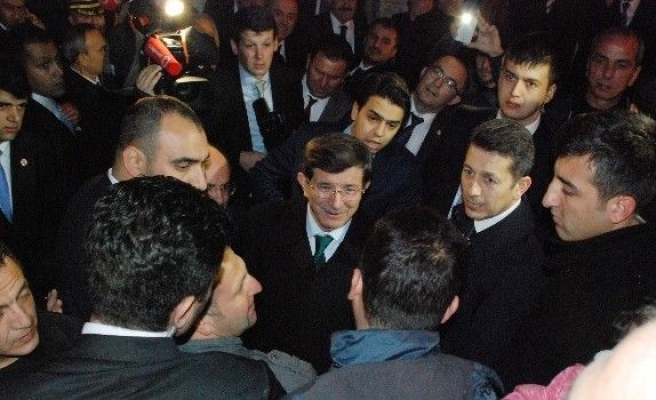 Başbakan Davutoğlu, Şahidi Türbesini Ziyaret Etti