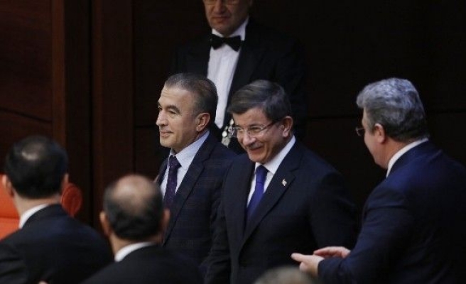 Başbakan Davutoğlu’ndan Gece Yarısı Genel Kurul Sürprizi