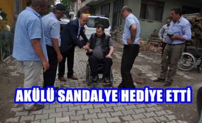 Başkan Sargın, Akülü Sandalye Hediye Etti