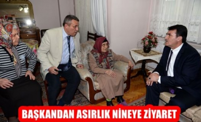 Başkandan Asırlık Nineye Ziyaret