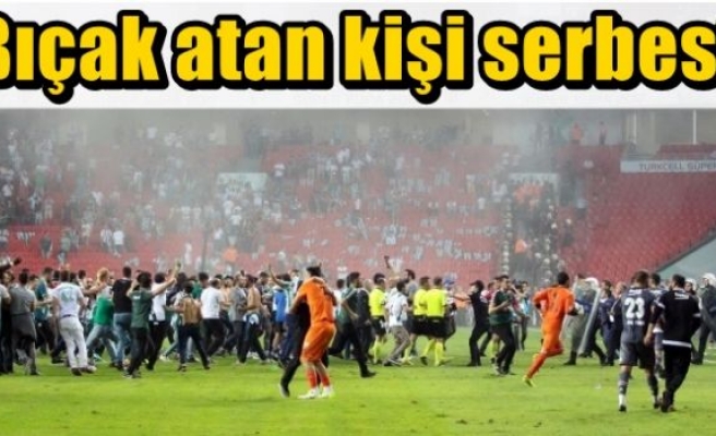  Bıçak atan kişi serbest