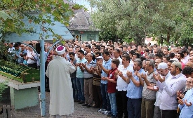 Bıçaklanarak Öldürülen Servis Şoförü Toprağa Verildi