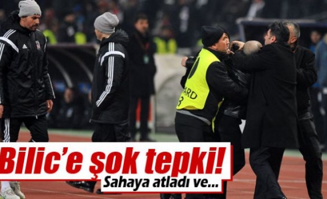 Bilic’e şok tepki! Taraftar sahaya atladı