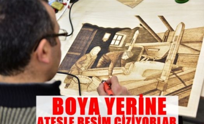 Boya yerine ateşle resim çiziyorlar