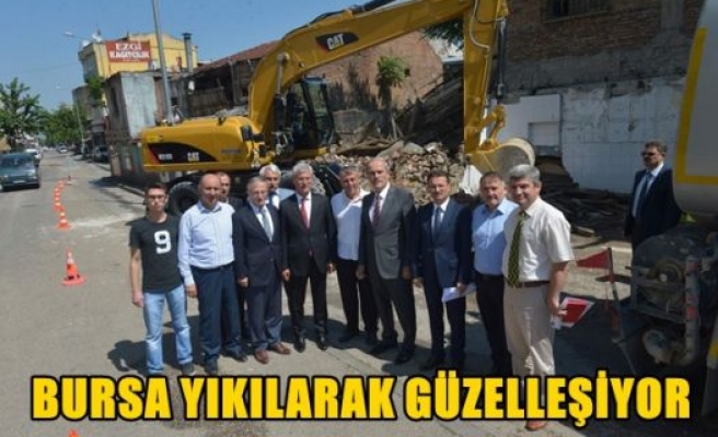 Bursa yıkılarak güzelleşiyor