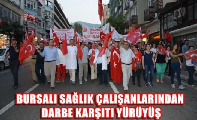 Bursalı sağlık çalışanlarından darbe karşıtı yürüyüş