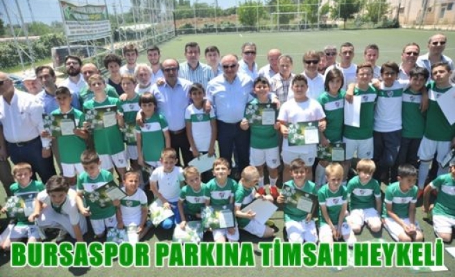 Bursaspor parkına timsah heykeli