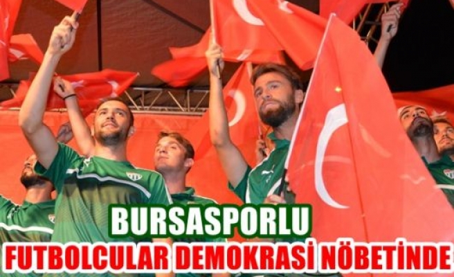 Bursasporlu futbolcular Demokrasi nöbetinde