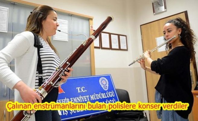 Çalınan enstrümanlarını bulan polislere konser verdiler