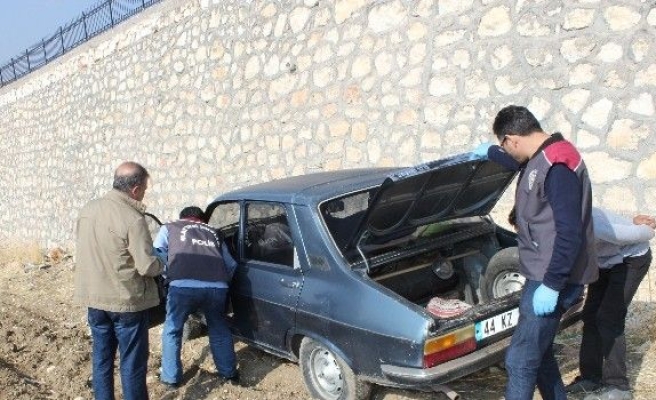 Çalıntı otomobil terk edilmiş vaziyette bulundu