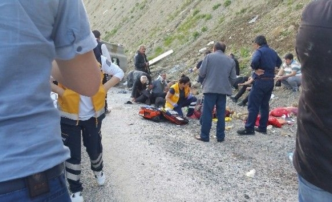 Çankırı’da Yolcu Otobüsü Devrildi: 24 Yaralı