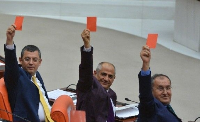 CHP’den Kırmızı Kartlı Tepki