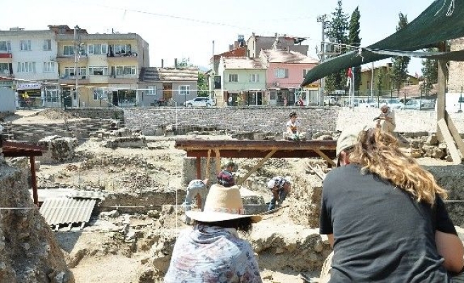 Çini Fırınları Kazısı Başladı