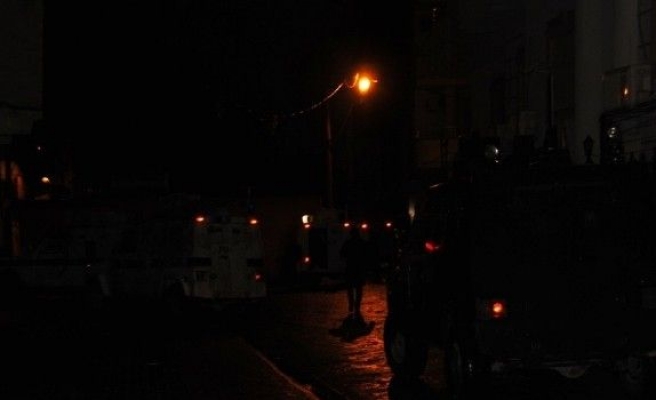 - Cizre’de Bir Eve El Bombası Atıldı