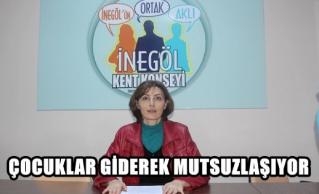 Çocuklar giderek mutsuzlaşıyor