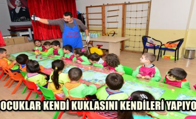 Çocuklar kendi kuklalarını kendileri yapıyorlar 