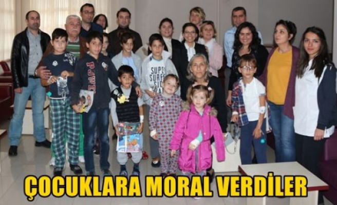 Çocuklara moral verdiler