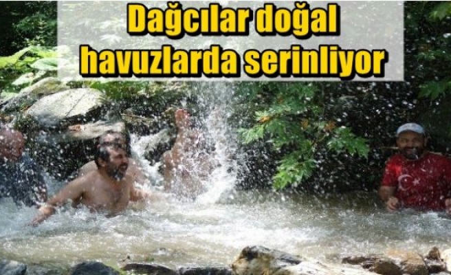  Dağcılar doğal havuzlarda serinliyor