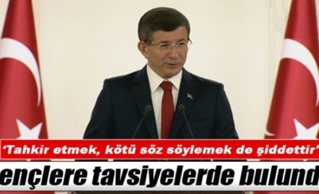 Davutoğlu, gençlere tavsiyelerde bulundu