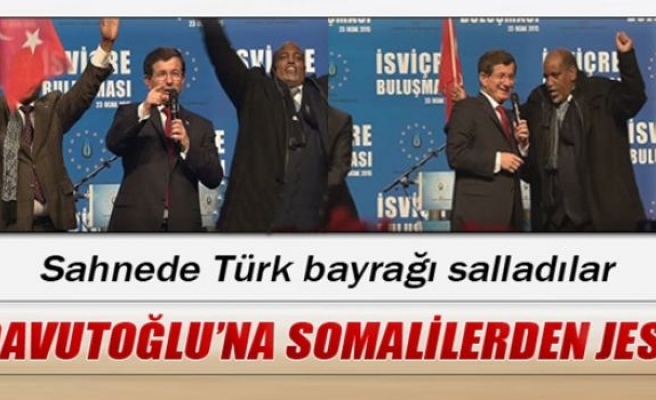 Davutoğlu’na Somalilerden jest