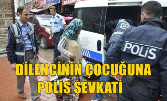 Dilencinin Çocuğuna Polis Şefkati