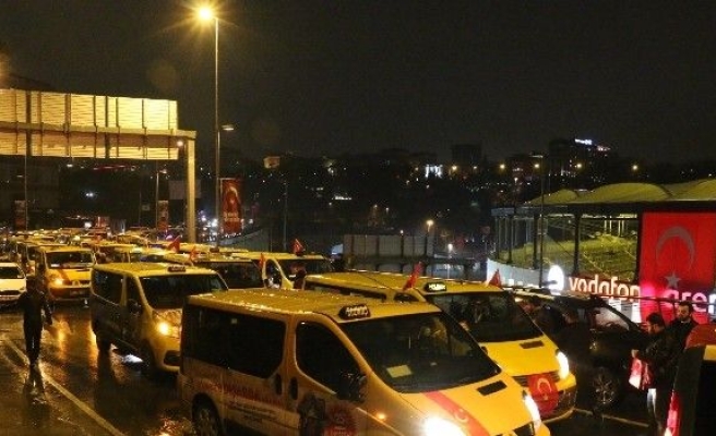 Dolmuşçular İstanbul’daki Terör Saldırısını Protesto Etti