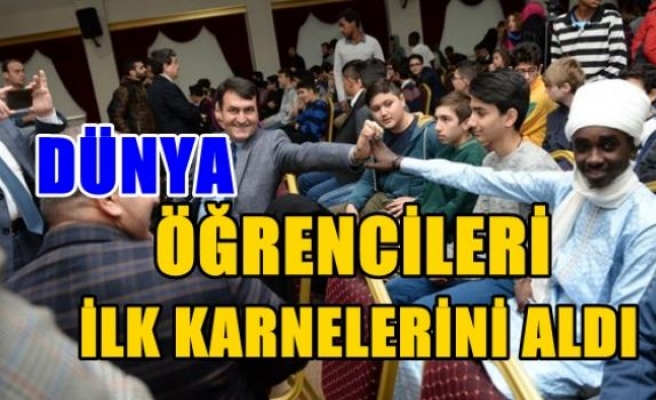 Dünya öğrencileri ilk karnelerini aldı