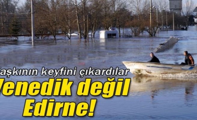 Edirne'de taşkının keyfini çıkardılar