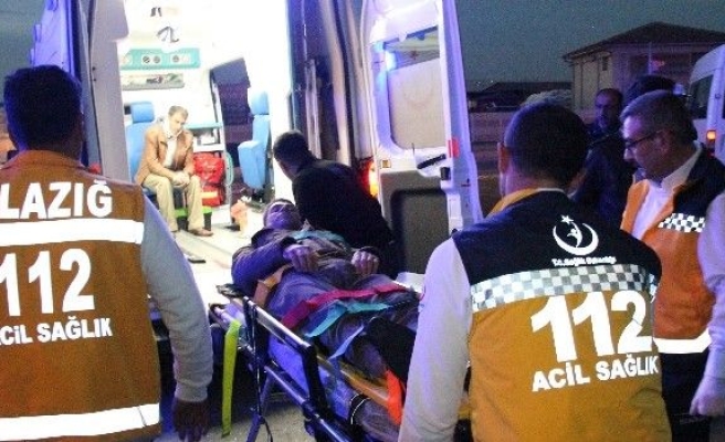 Elazığ’da işçi servisleri çarpıştı: 11 yaralı