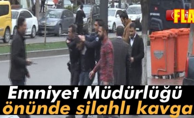 Emniyet Müdürlüğü Önünde Silahlı Kavga!