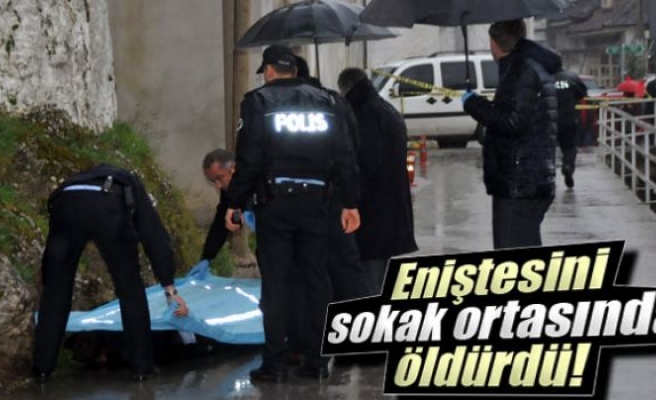 Eniştesini sokak ortasında öldürdü