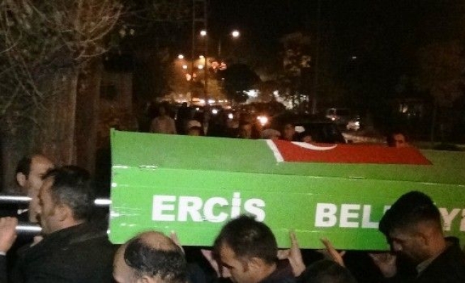 Ercişli muhtar gözyaşları arasında toprağa verildi