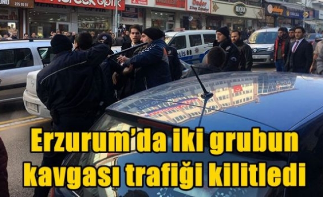 Erzurum’da iki grubun kavgası trafiği kilitledi