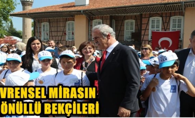 EVRENSEL MİRASIN GÖNÜLLÜ BEKÇİLERİ