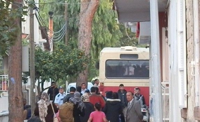 Foça’da 88 Kaçak Göçmen Yakalandı