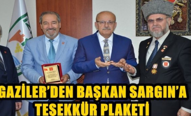 GAZİLER’DEN BAŞKAN SARGIN’A TEŞEKKÜR PLAKETİ