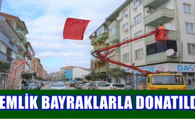 GEMLİK BAYRAKLARLA DONATILDI