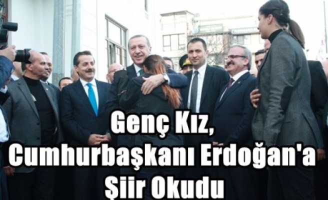 Genç Kız Cumhurbaşkanı Erdoğan'a Şiir Okudu