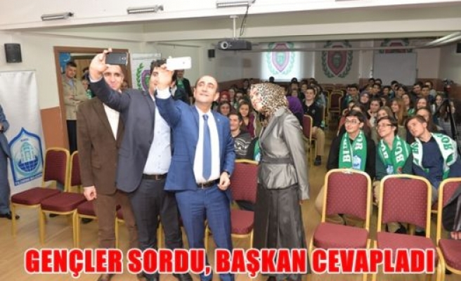 Gençler sordu, Başkan cevapladı